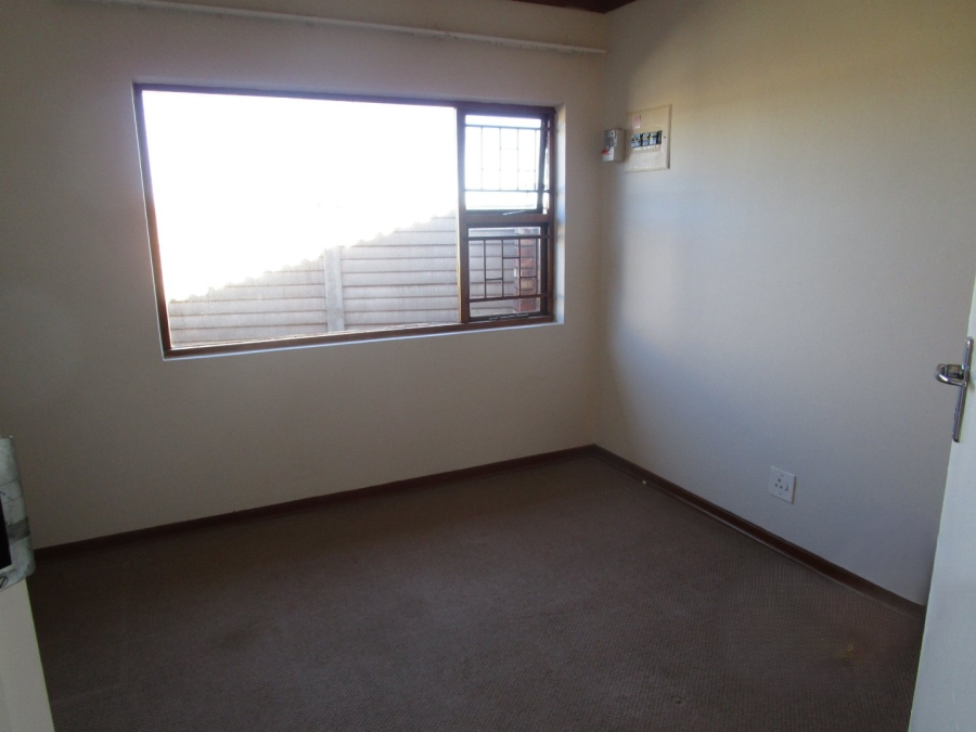2 Bedroom Property for Sale in Langenhovenpark Free State